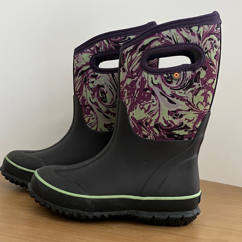 BOGS Boots (girls' size 2)